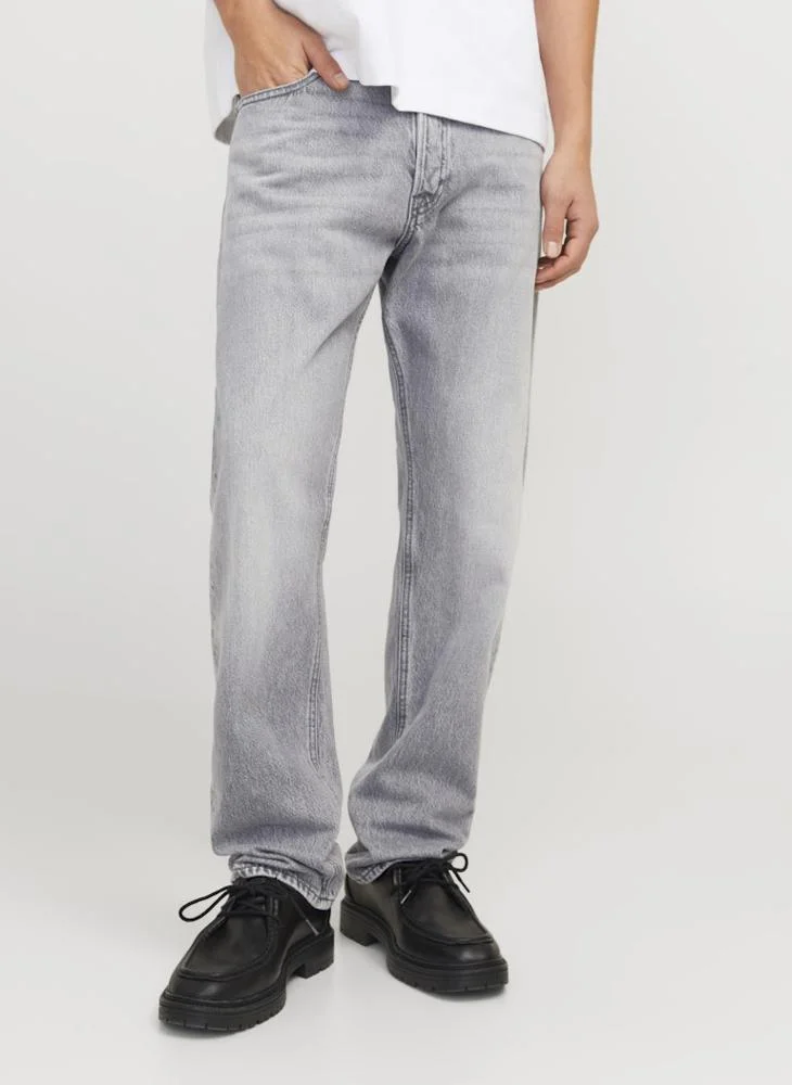 جاك اند جونز جينز بقصة مريحة وعادية